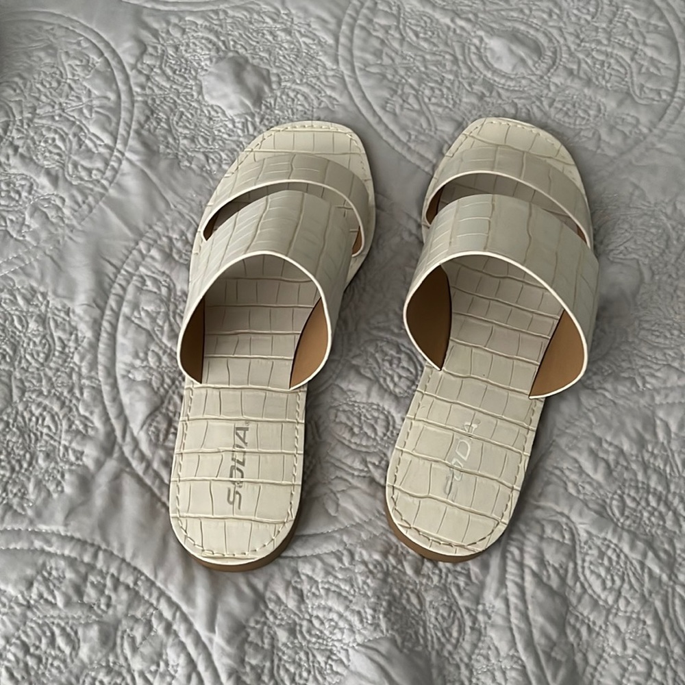 Womens size 11 sandals